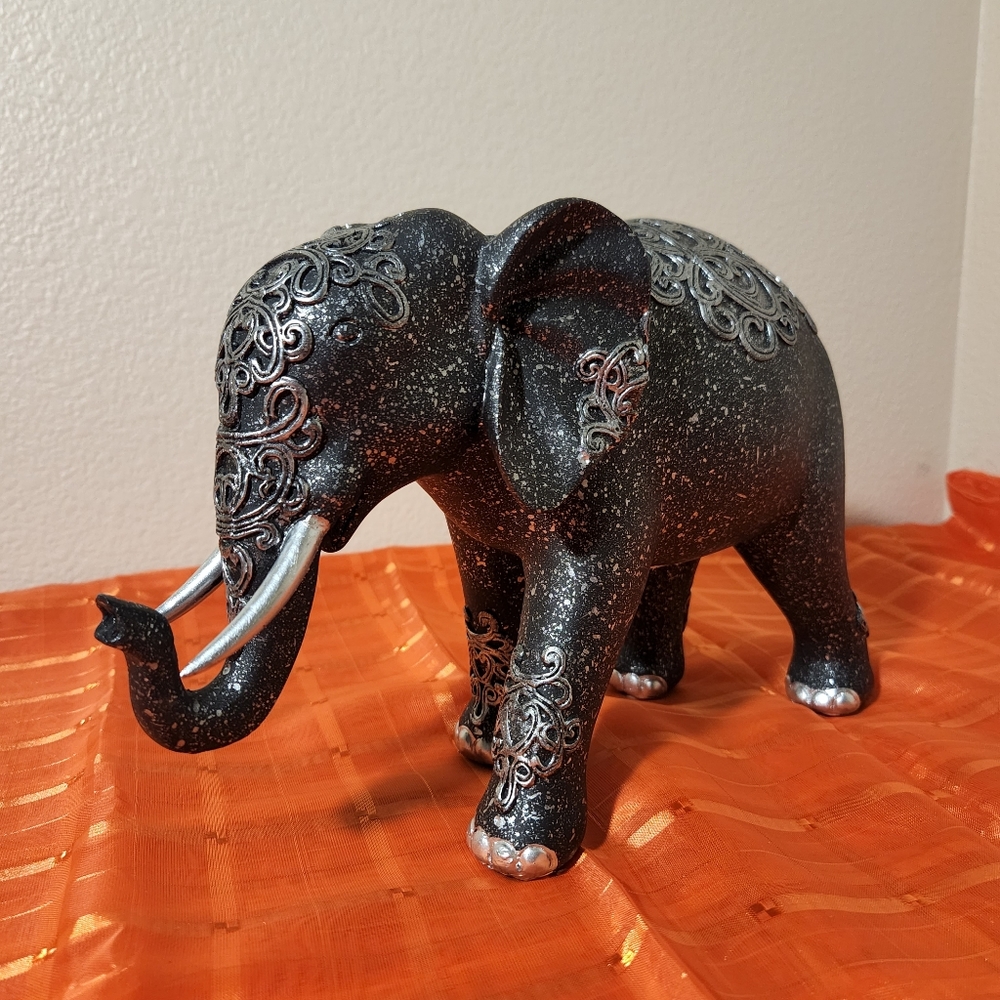 Home  decor Elefant Figurine